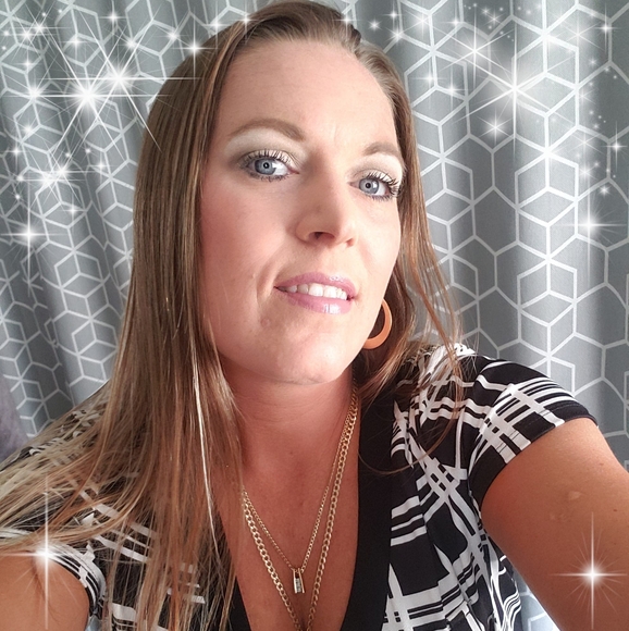 Meet your Posher, Jessica - Picture 1 of 1